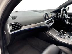 BMW 3 Series Photo 2