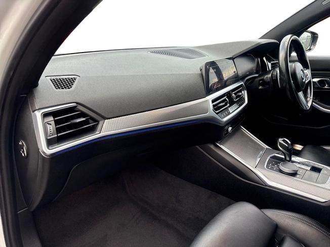 BMW 3 Series Photo 2