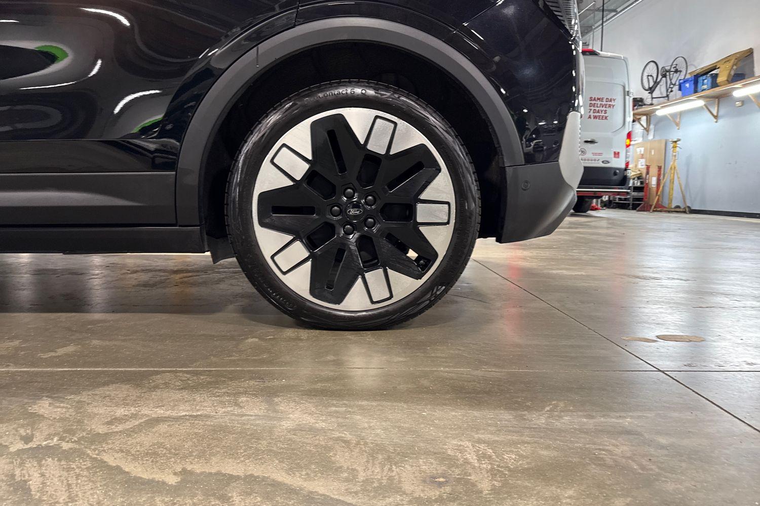 Ford Explorer Photo 7