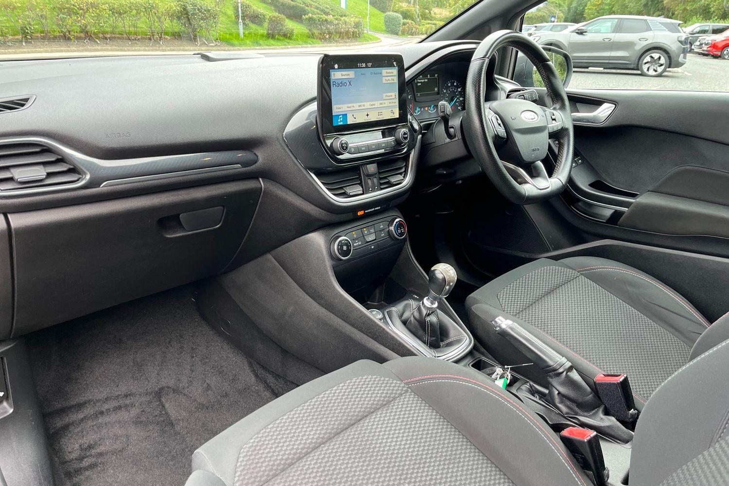 Ford Fiesta Photo 17