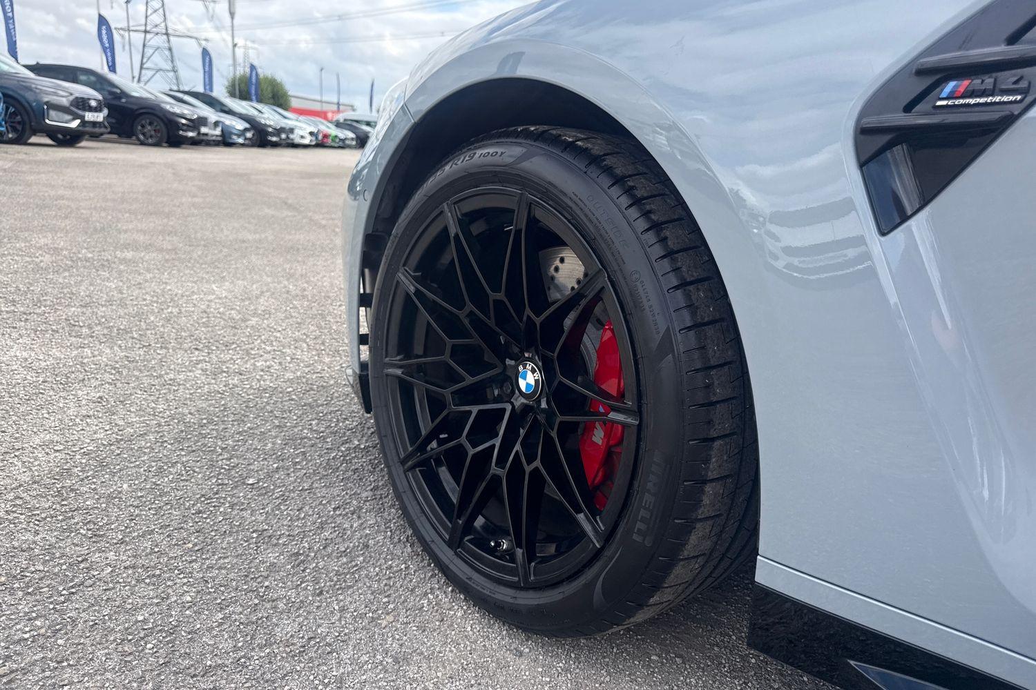 BMW M4 Photo 39