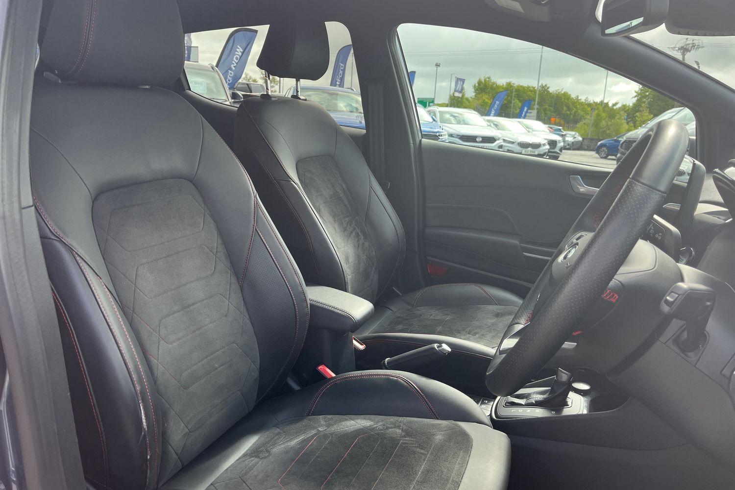 Ford FIESTA Photo 16