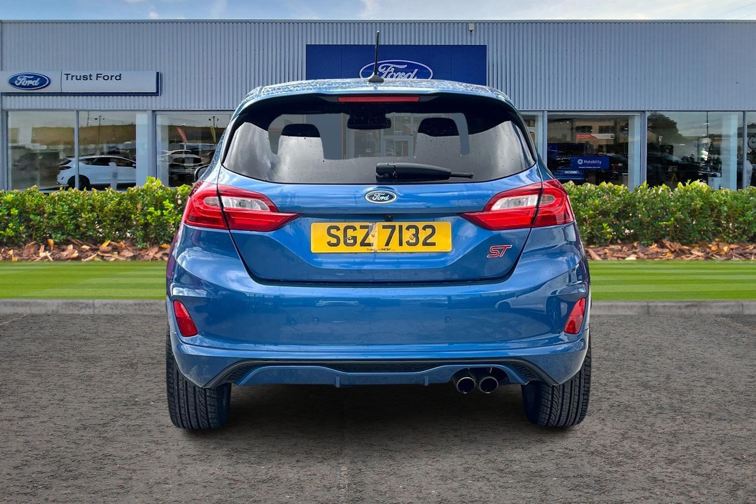 Ford FIESTA Photo 6