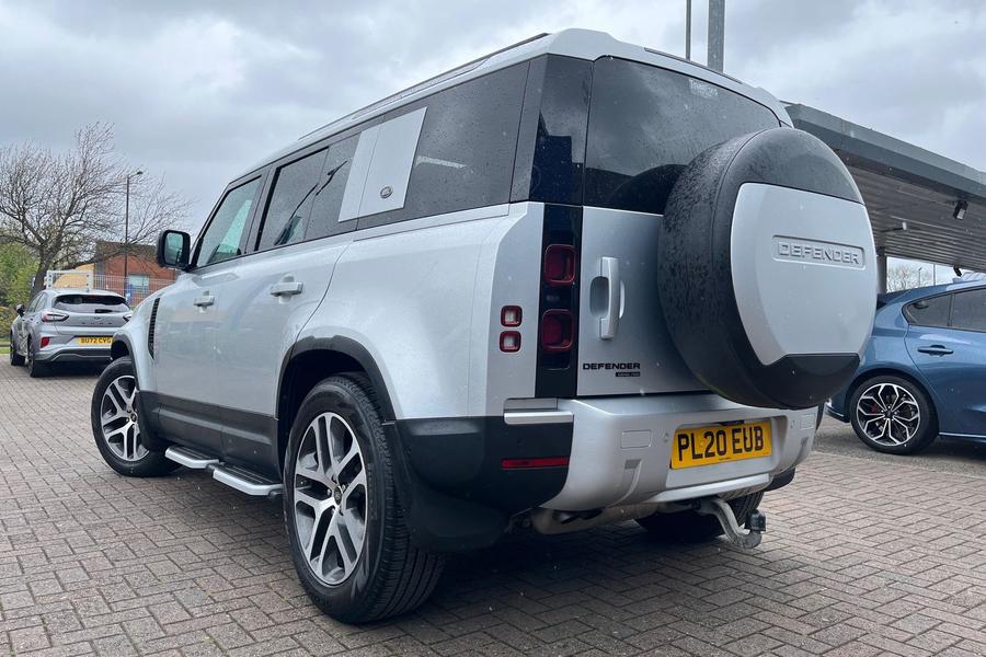 Land Rover Defender 110 Photo autoimg-947b9d6632ca4188b8323ac91e29442624b70c03.jpg