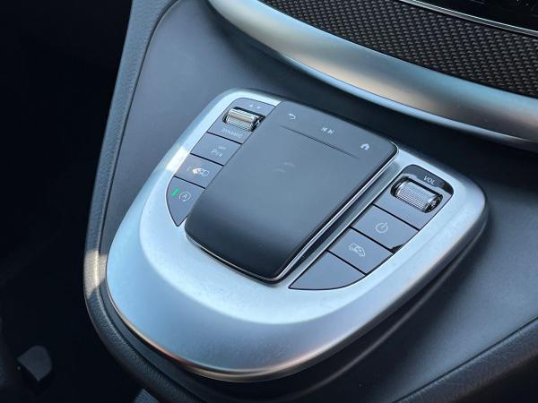 Mercedes-Benz V Class Photo autoimg-94831a3d3a38c559f4042421b41a31e2b5c70c7d.jpg