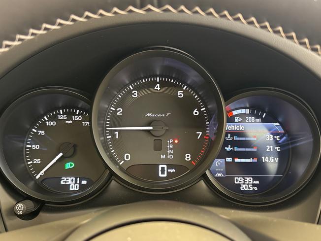 PORSCHE Macan Photo 16