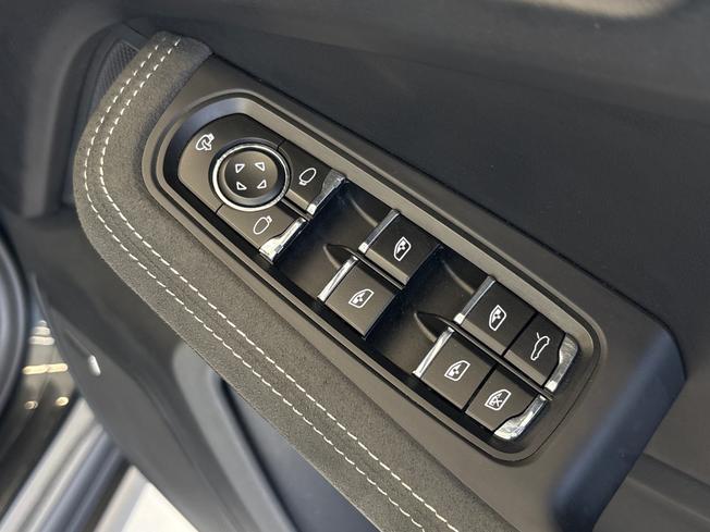 PORSCHE Macan Photo 36
