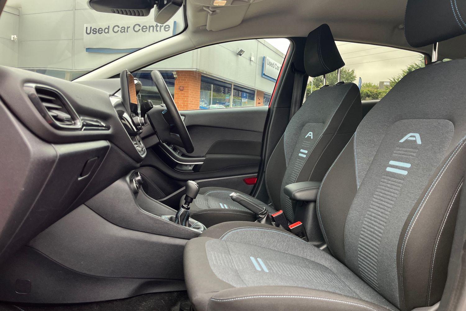 Ford FIESTA Photo 18