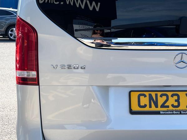 Mercedes-Benz V Class Photo autoimg-9492e1532a257f2b35fe8822457379fd4e89d635.jpg