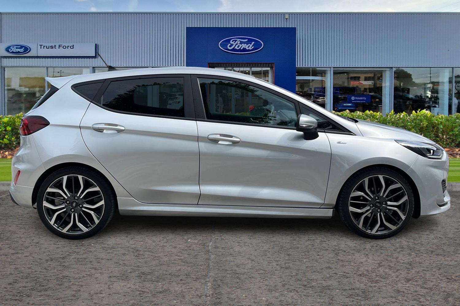 Ford FIESTA Photo 2