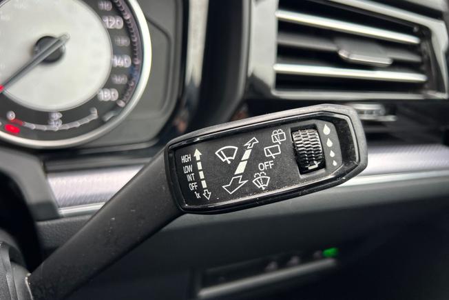 VOLKSWAGEN Touareg Photo 36