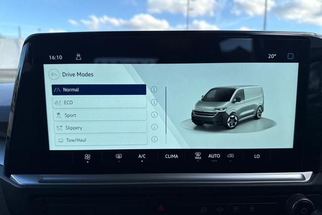 VOLKSWAGEN Transporter Shuttle Photo 36