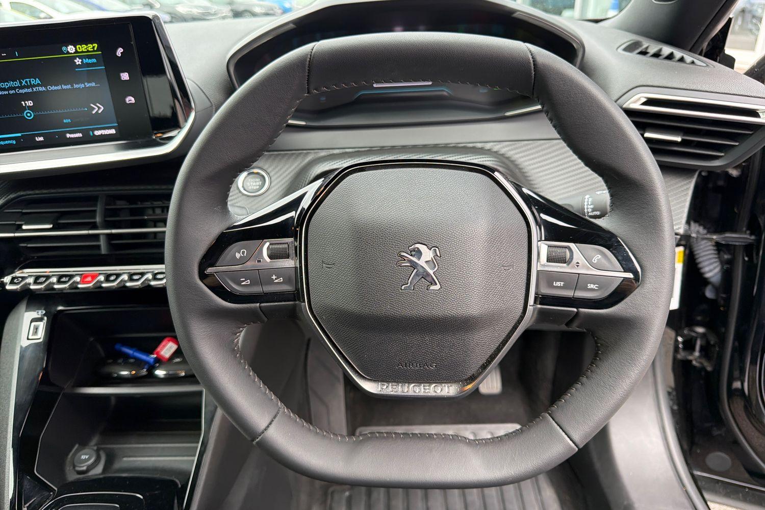 Peugeot E-2008 Photo 11