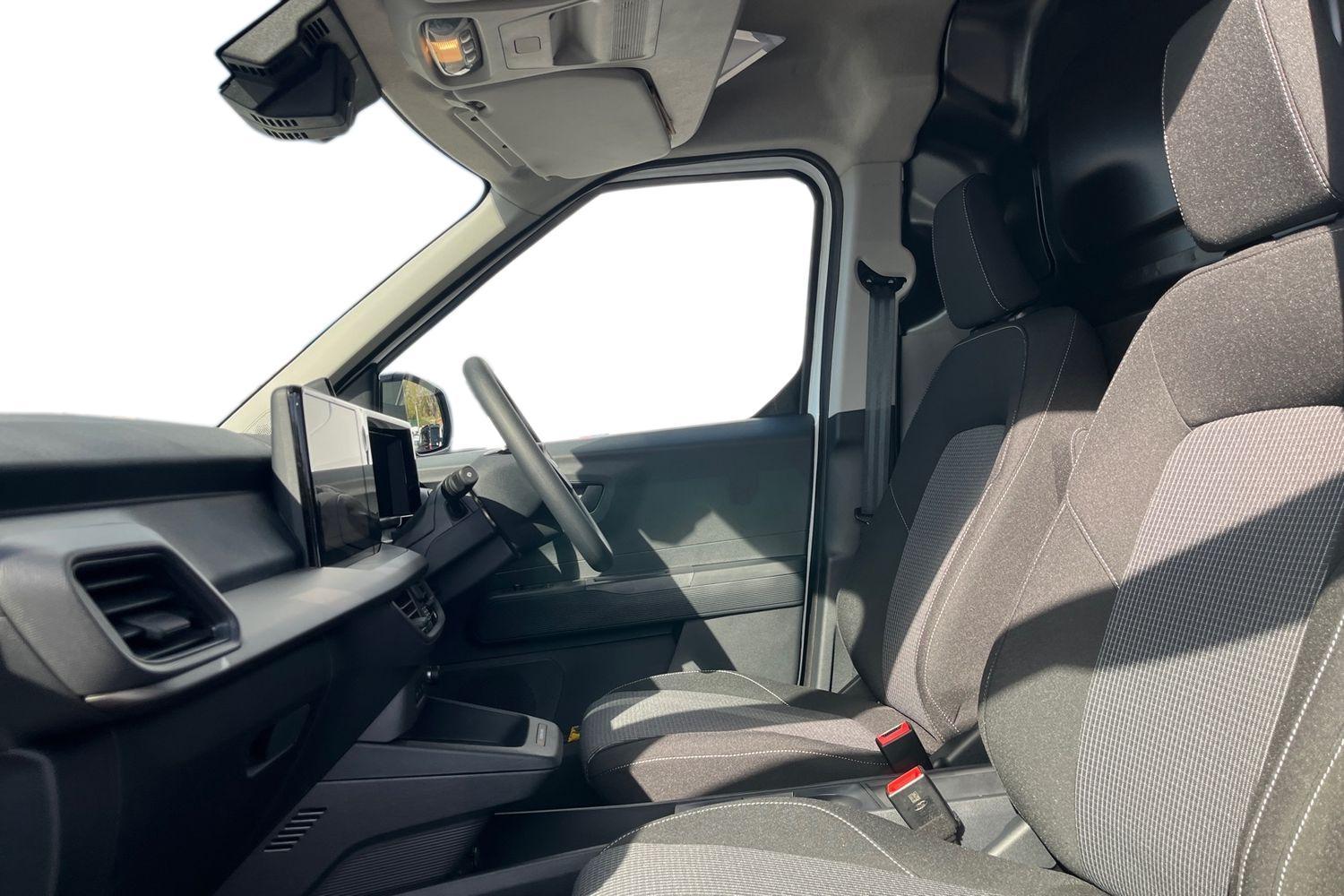 Ford TRANSIT E-COURIER Photo 9