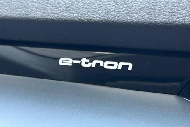 Audi E-TRON Photo 34