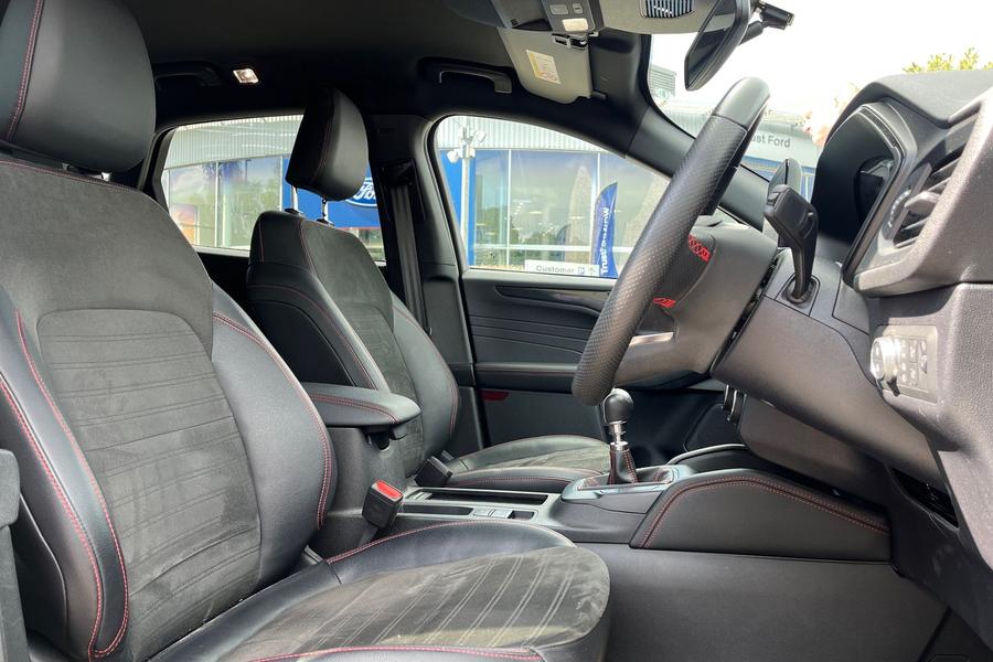 Ford Kuga Photo autoimg-94a851a5a8ce8f9915b17b07f72f18809f096650.jpg