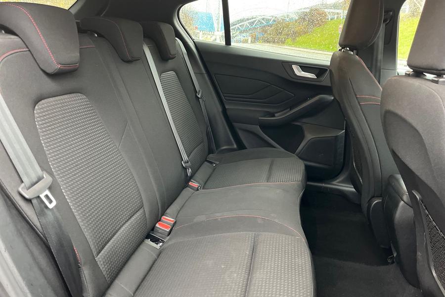 Ford FOCUS Photo autoimg-94aafab69a1fafb8096c9f953d74a8691808927a.jpg