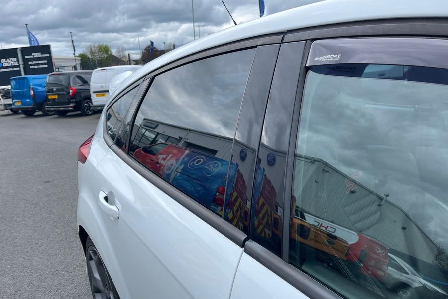 Ford FOCUS Photo autoimg-94b185596cb575cfe1373fc69b005647541580dc.jpg