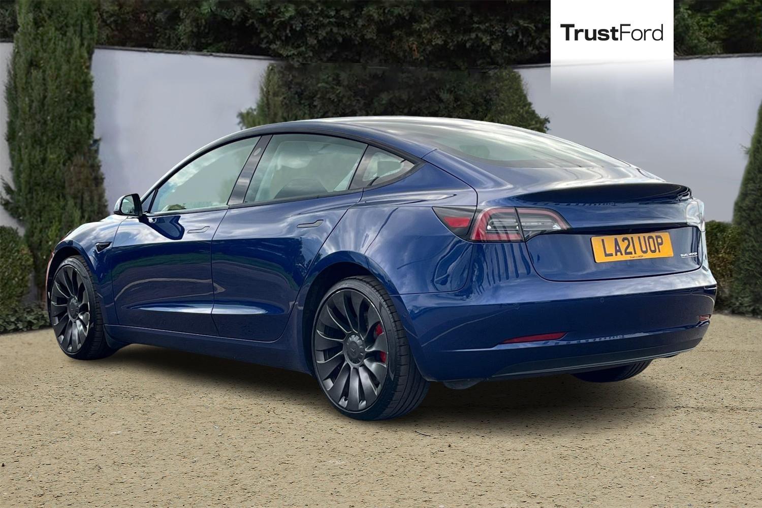TESLA Model 3 Photo 1
