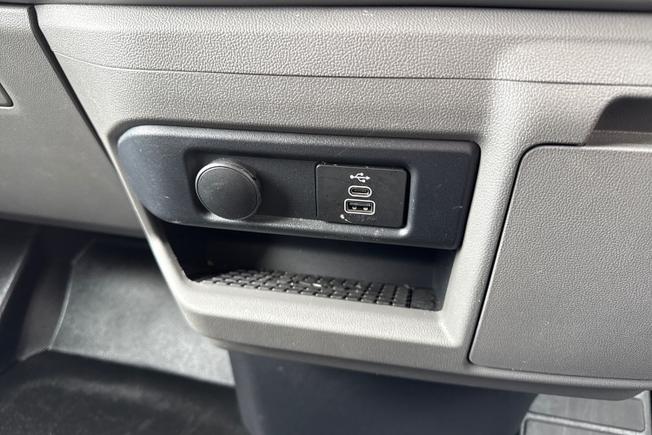 VOLKSWAGEN Transporter Photo 47