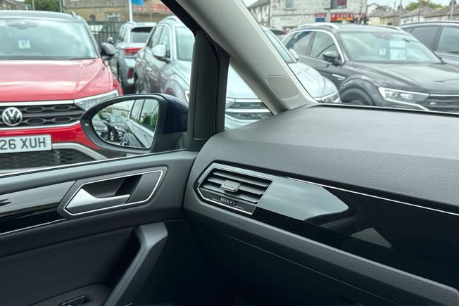 VOLKSWAGEN Touran Photo 42