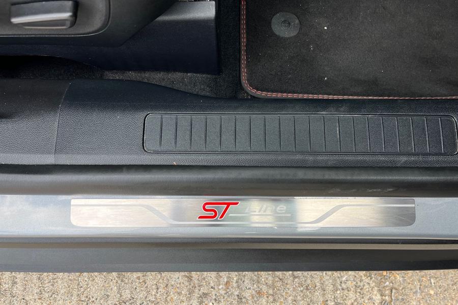 Ford Kuga Photo autoimg-94d084291b3572700df4c0ae884f22a6f7099508.jpg