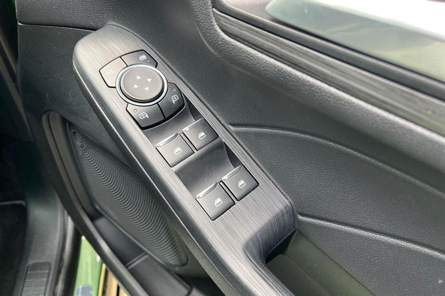 Ford Kuga Photo autoimg-94d10d265f1d3105152005a47b696126a1cc45c8.jpg