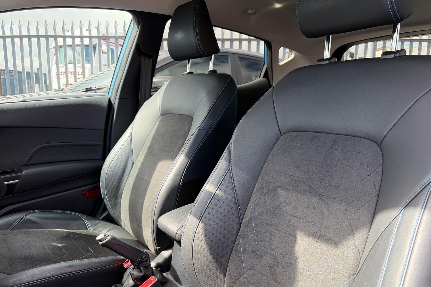 Ford FIESTA Photo 18
