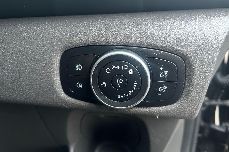 Used Ford TRANSIT CUSTOM YR70YZU 37