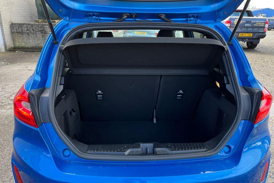 Ford FIESTA Photo autoimg-94d8ea79cbd31351a0905e0bee062400cdf2613d.jpg