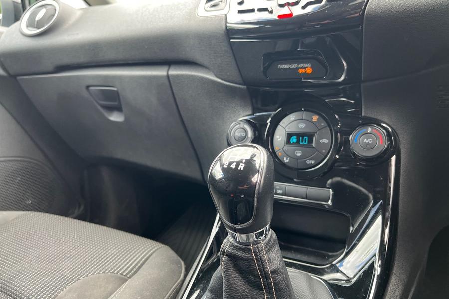 Ford FIESTA Photo autoimg-94daa9d40f5d36f3eb2e304eb6f95ee90256ba80.jpg