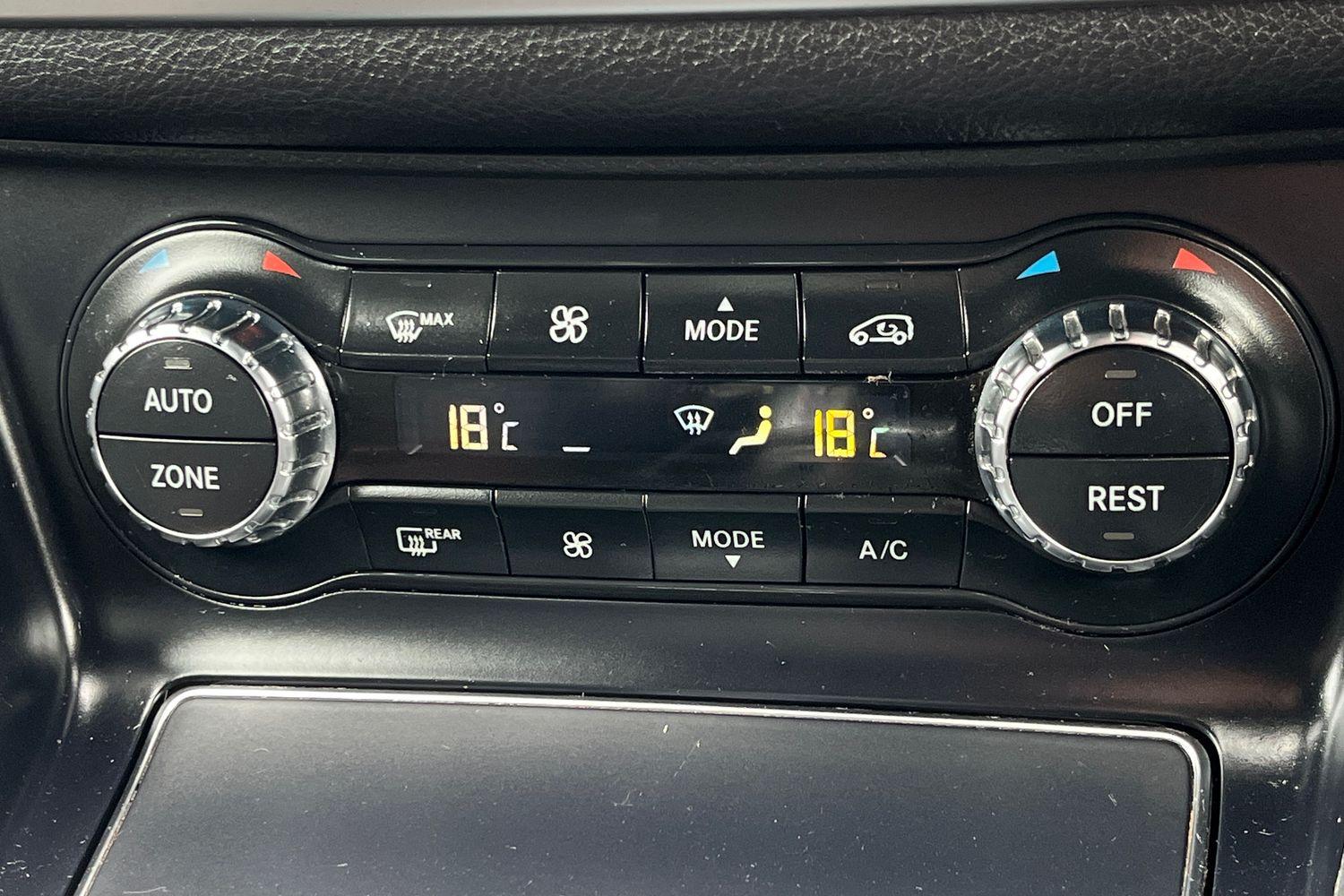 Mercedes-Benz CLA Photo 33