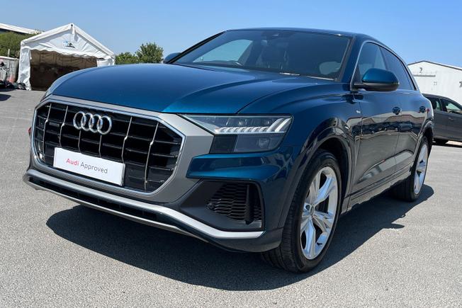 AUDI Q8 Photo 23