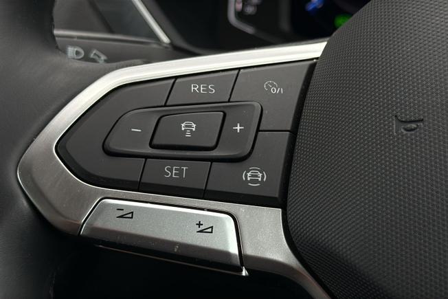 VOLKSWAGEN Tiguan Allspace Photo 16