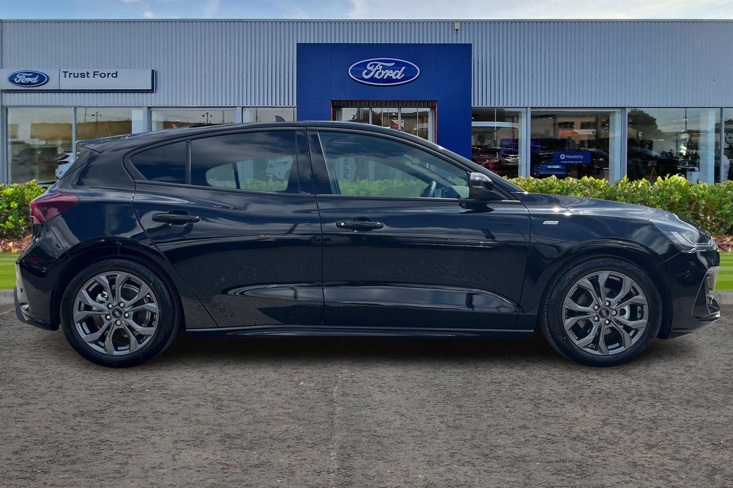 Ford Focus Photo 2