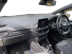 FORD Fiesta Photo 2