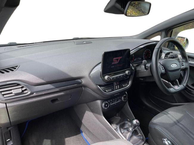 FORD Fiesta Photo 2