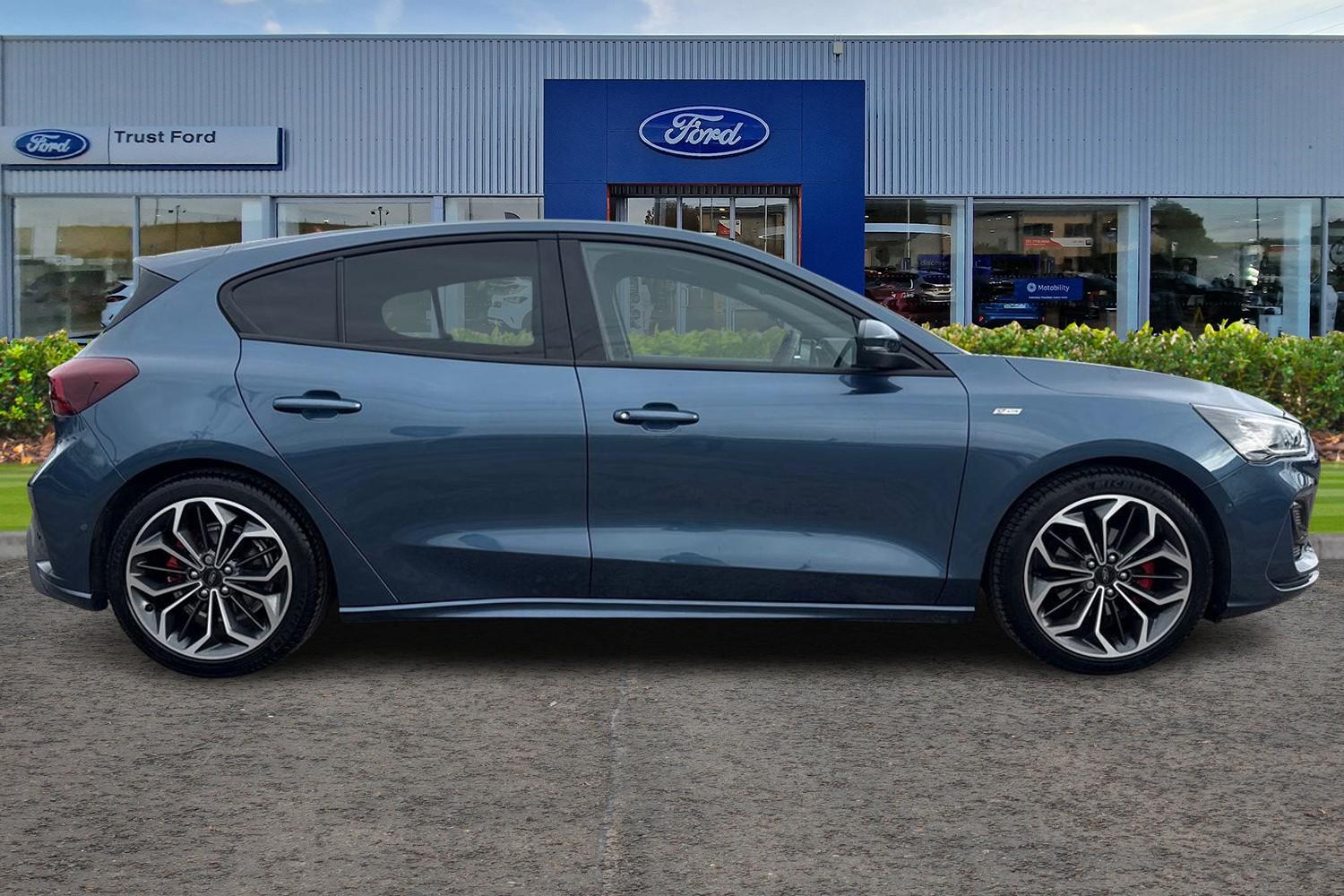 FORD FOCUS Photo 2