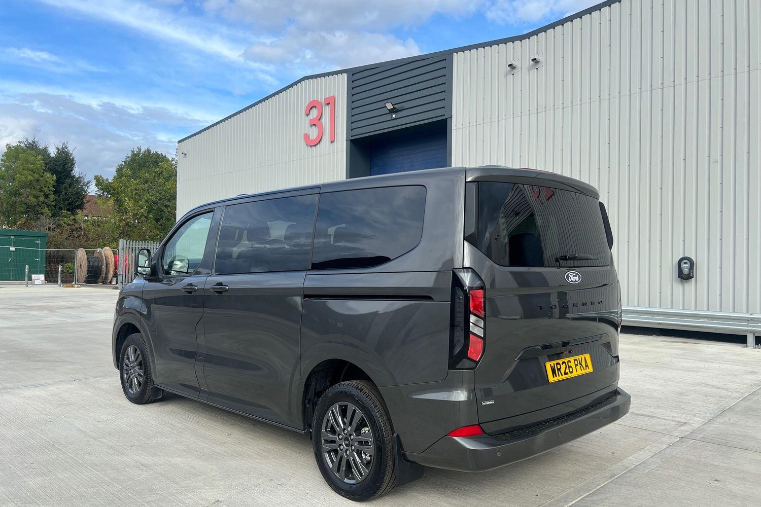 Ford TOURNEO CUSTOM Photo 25