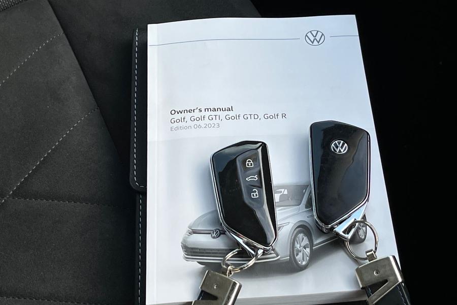 Volkswagen Golf Photo autoimg-94ec29e73979bfa4e5fd5a3a56285434f02747c7.jpg