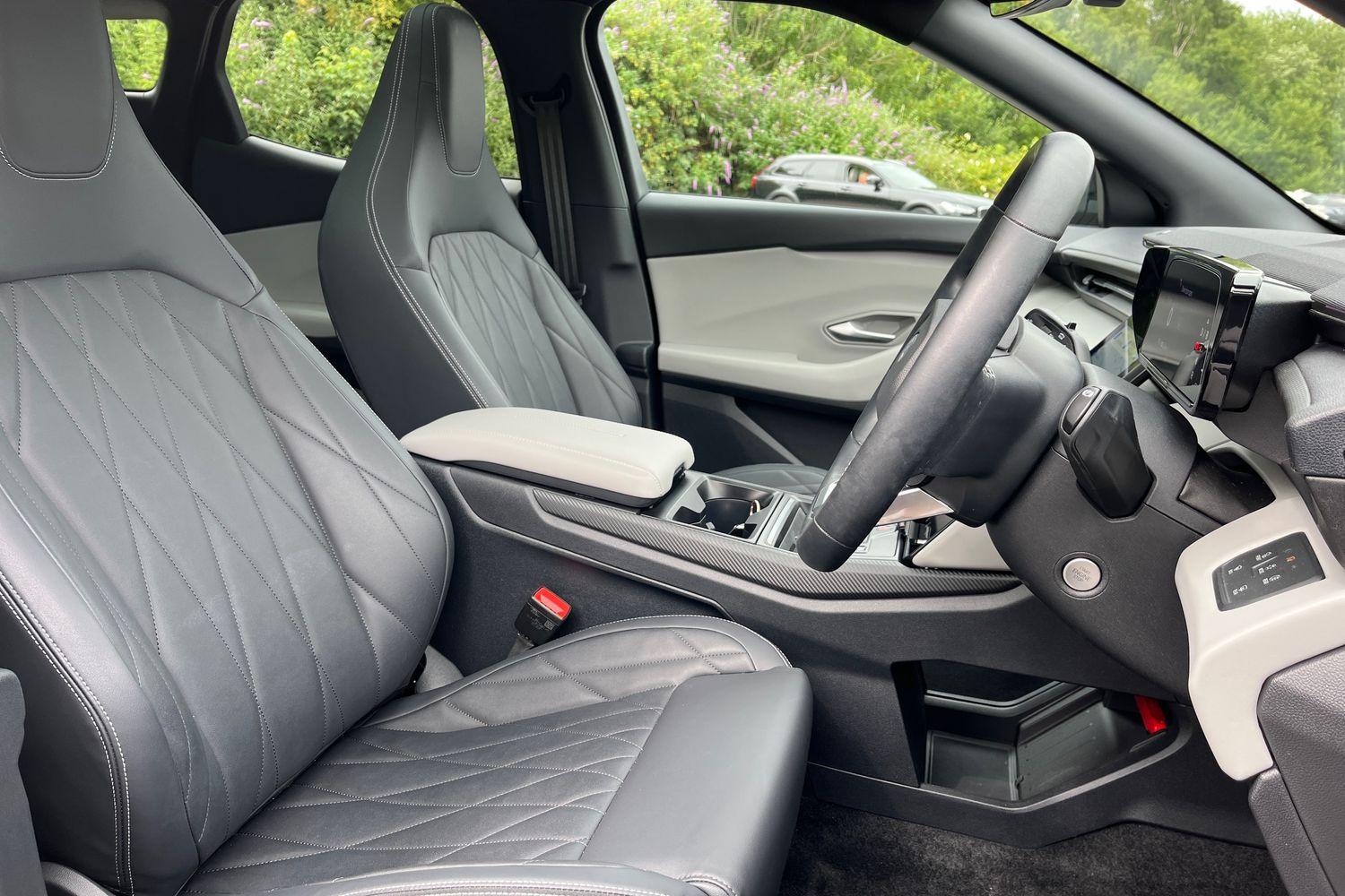 Ford Explorer Photo 16