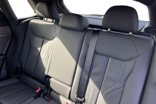 AUDI  Q3 SUV Photo 9