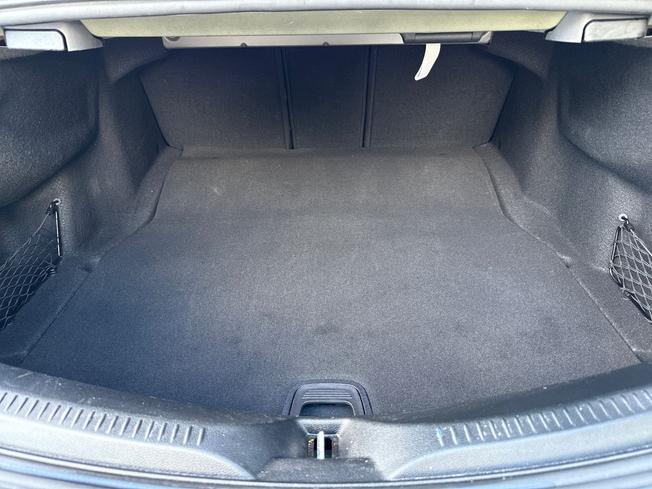 MERCEDES-BENZ E Class Photo 12