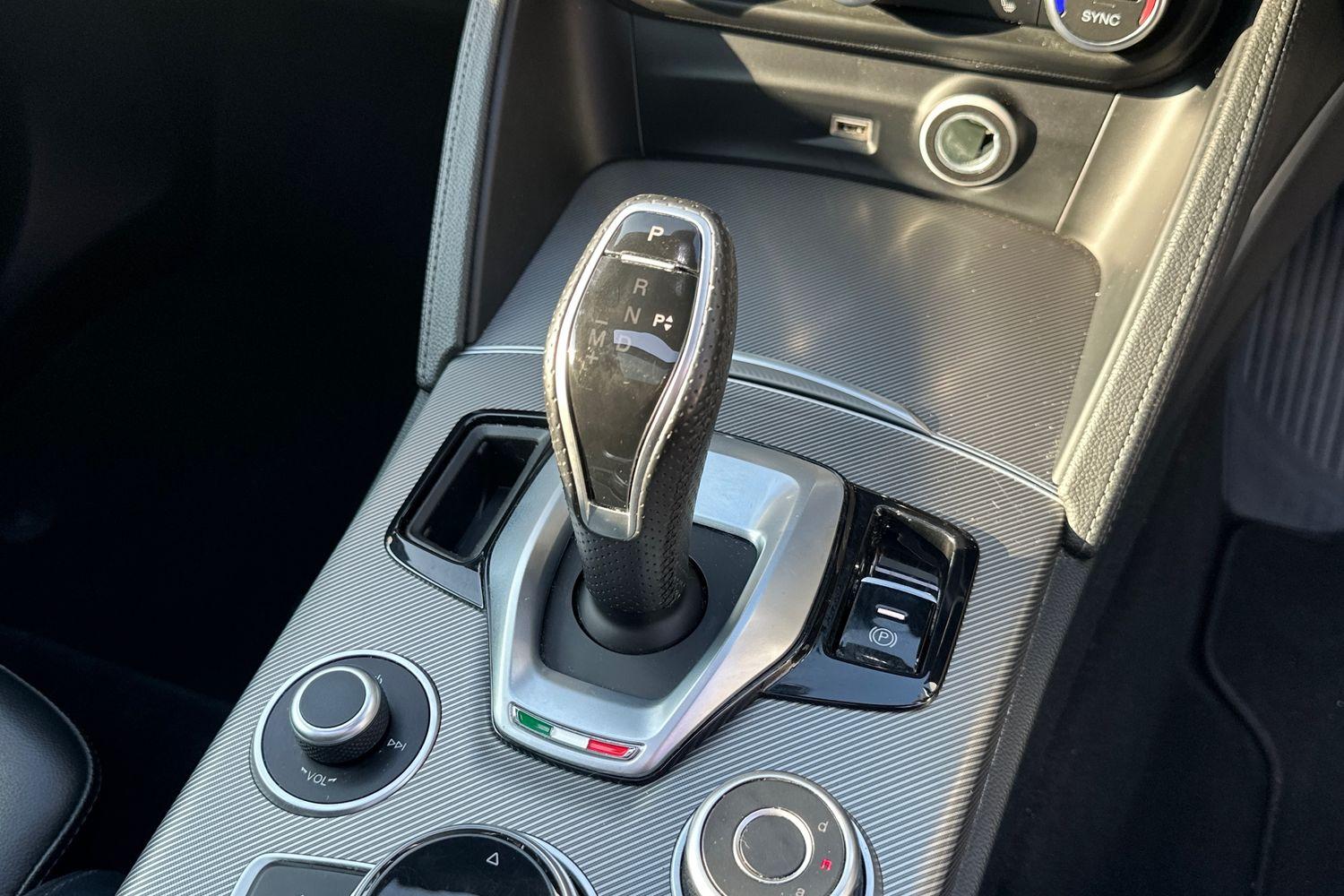 Alfa Romeo STELVIO Photo 29
