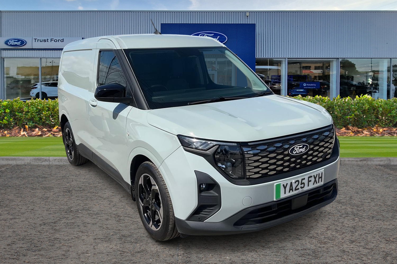 Ford E-TRANSIT COURIER Photo 0