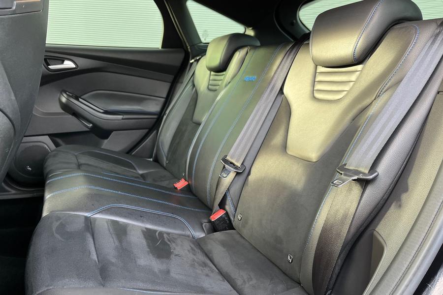 Ford FOCUS RS Photo autoimg-95094bcd3a19aa23aef1aa844c675ee33111cc16.jpg