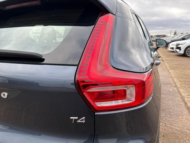VOLVO XC40 Photo 18
