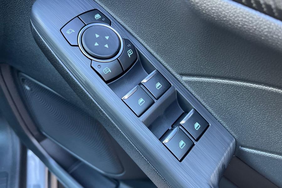 Ford KUGA Photo autoimg-950a564138bb7278360ff27068b2f211a42376c3.jpg
