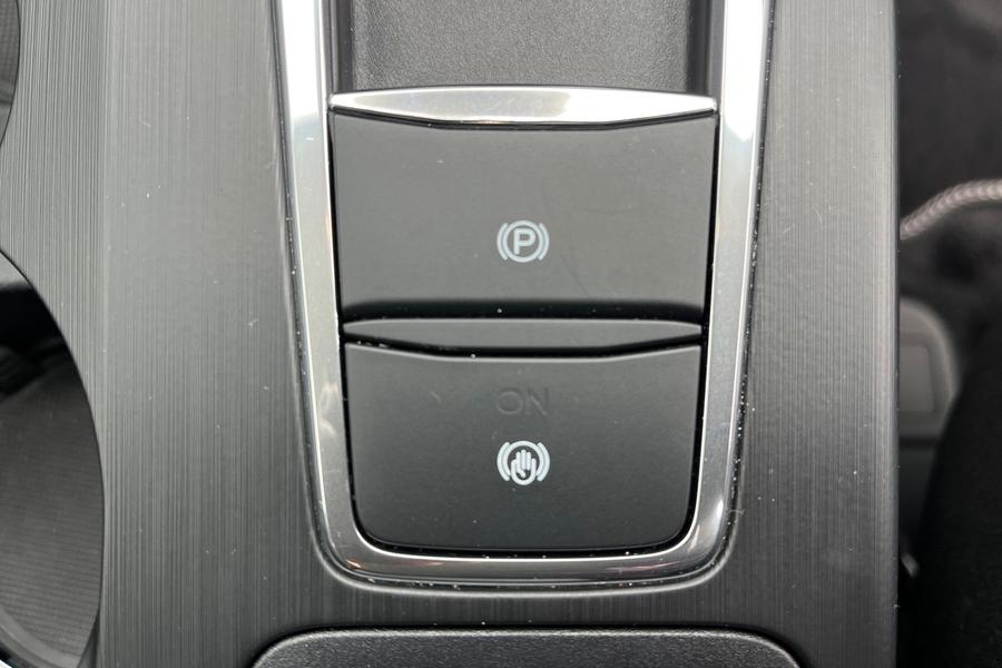 Ford KUGA Photo autoimg-950cc1583cd74a21db3fd30066a7567bfe29556b.jpg