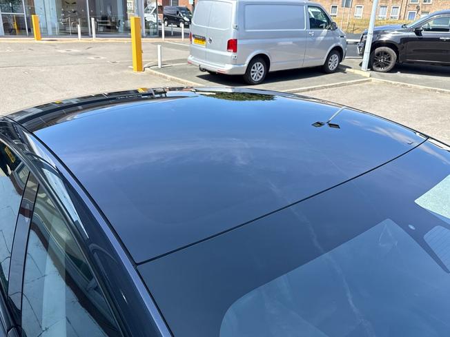 TESLA Model 3 Photo 44